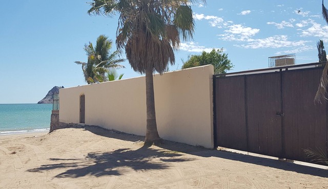 Big house in Bahia de Kino in front of the ocean