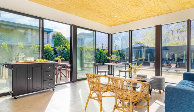 Blackhaus C Suite by AvantStay | Modern Spaces