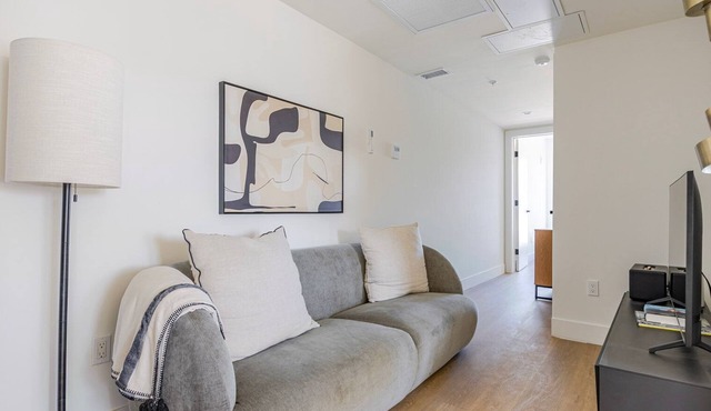 Blueground | East Hollywood, balcony, nr Echo Park