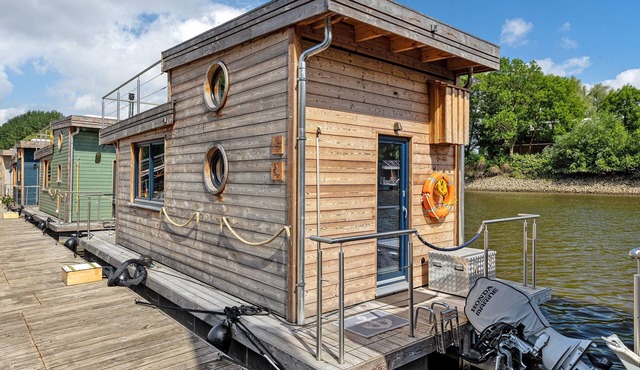 Boat 'Wunderschönes Tiny Hausboot Undine' with Shared Terrace and Wi-Fi