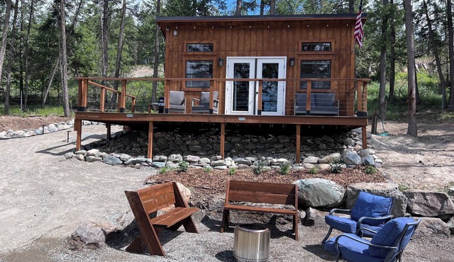 Bode's Bunkie – Tiny House with Mountain Views and Lake Access