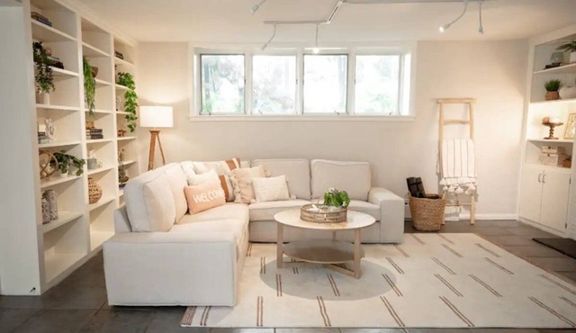 Boho-chic home by Lake Bde MakaSka; Fully stocked; Kids & Pet friendly!