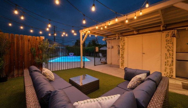 Boho Retreat: Pool, Spa, Patio, BBQ, Games & Studio