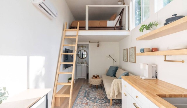 BoHo Tiny Home - Walkable to East Austin’s Best! in Austin