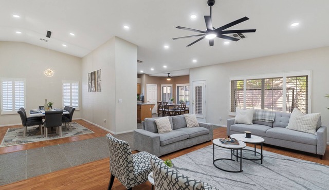 Bold Blue Retreat 3Bd 3Bath Henderson with WiFi, AC