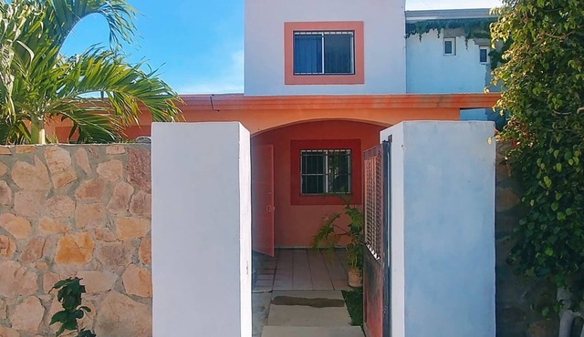 Bonita planta baja con 2 recamaras y un baño, jardín con asador y cochera .