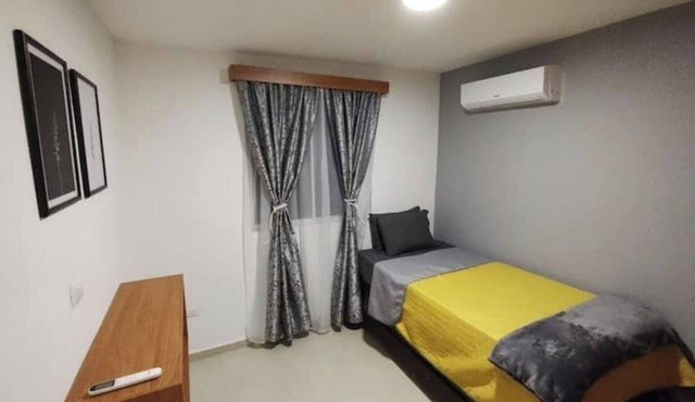 Bonita y Cómoda Casa a Minutos del Aeropuerto