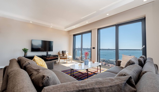 Bosphorus View with Elevator - 2 Bedrooms with 3 Double Beds in İstanbul
