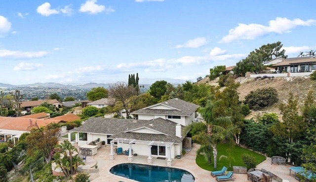 Bouquet Cottage (4-Bedroom Home) with Pool - Pets Allowed by RedAwning