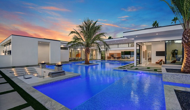 Brand New Luxury Vacation Rental, Private Resort Style Pool & Spa 6