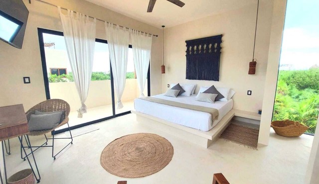 Brand New Luxury Villa. 150 meters from the beach.