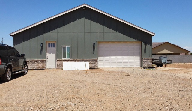 BRAND NEW PRIVATE CLEAN QUIET Casita in Waddell country living next to city life