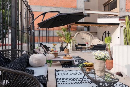 Breathtaking 9 BR Villa HUGE Rooftop w 4 AC Condesa