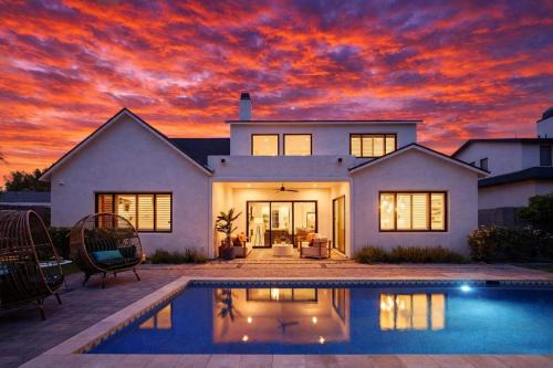 Breeze - Sparkling Pool - Mins to Old Town
