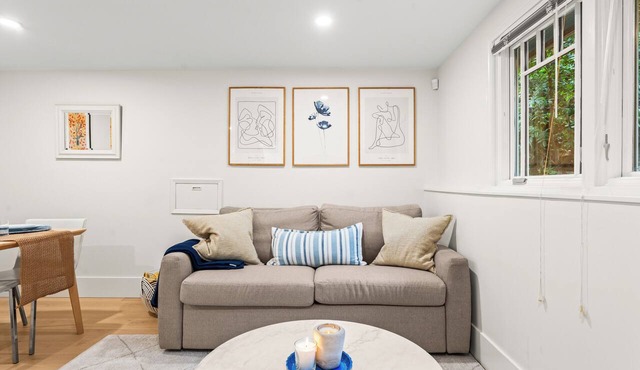 Bright & comfortable 2-bedroom guest suite with AC in the heart of Kitsilano in Vancouver