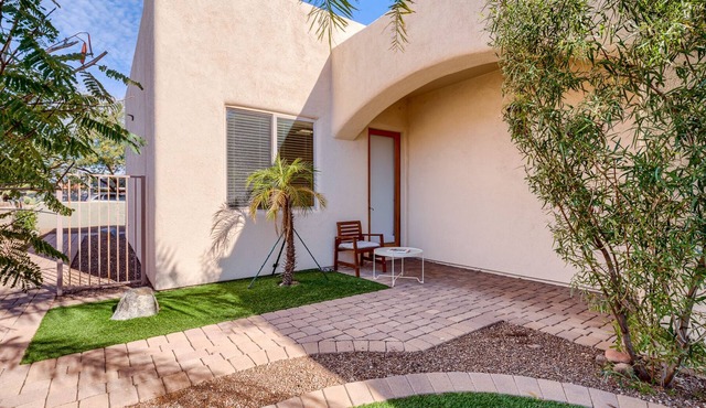 Bright Private Entry Central Tucson Studio Close To UofA Mall Restaurants Shops