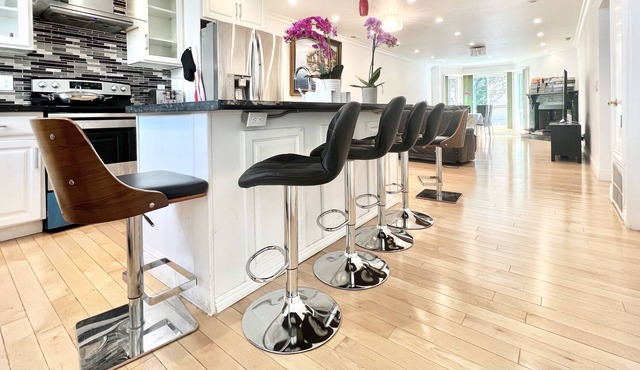 Bright Spacious 3bd/3bath Apt in the Heart of SF!