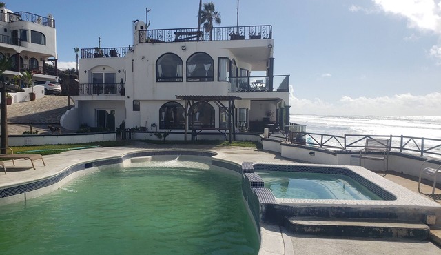 Brisa Oceanfront & Poolside Villa - Right on the water. Jacuzzi, beach & bbq.