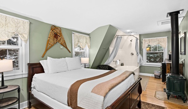 Brule River Suite w/Jacuzzi & Sauna