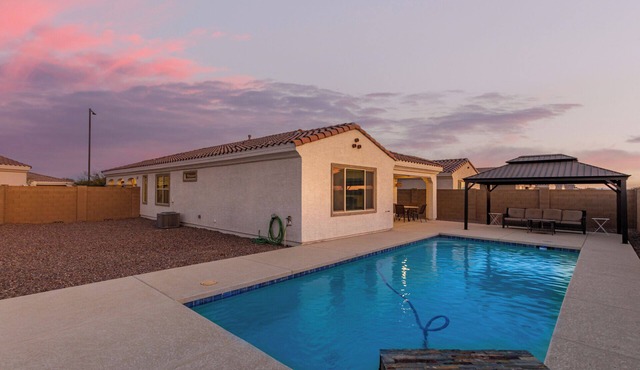 Buckeye Paradise- Pool, BBQ & Pet Friendly