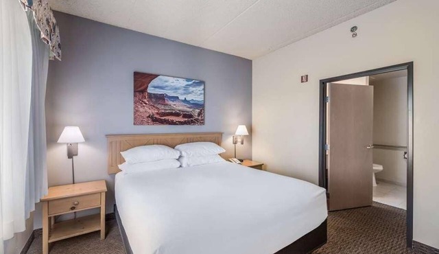 Budget-Friendly Stay at Red Lion Inn Goodyear Phoenix! Free Parking, Pool