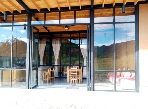 Bungalow al pie de la montaña