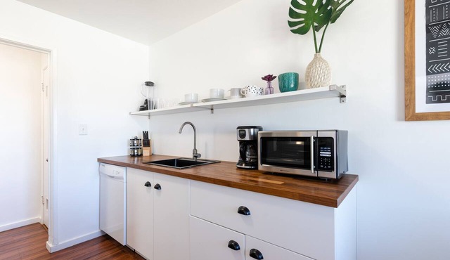 C2- Spotless Designer King Suite Home with View