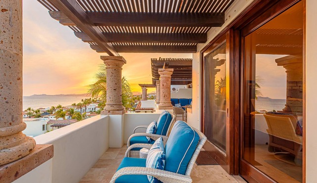 C301 Oceanview Penthouse with infinity pool and jacuzzi