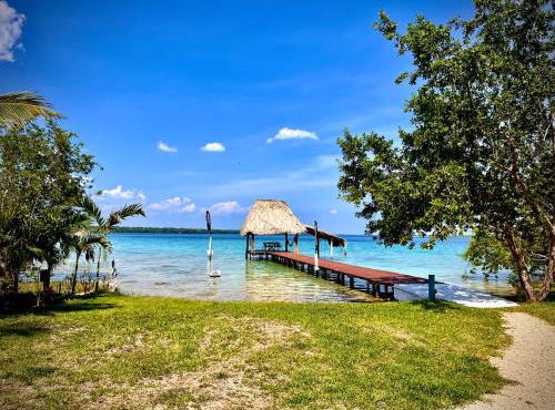Cabaña con muelle privado en la Laguna de Bacalar
