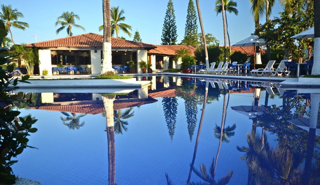 Cabo Blanco Hotel & Marina
