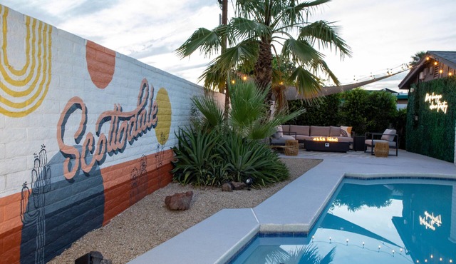 Cactus Clubhouse: Sleek midcentury modern desert retreat in Scottsdale, AZ