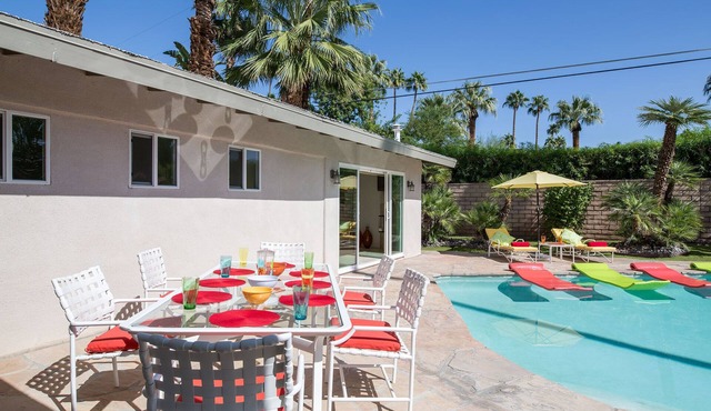 California Ranch, Pool and Sunshine In Deepwell Estates! Centrally Located! Close to downtown Palm Springs