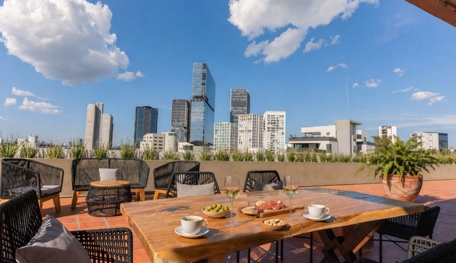 Cama King · rooftop bar · Country Club Guadalajara · limpieza diaria