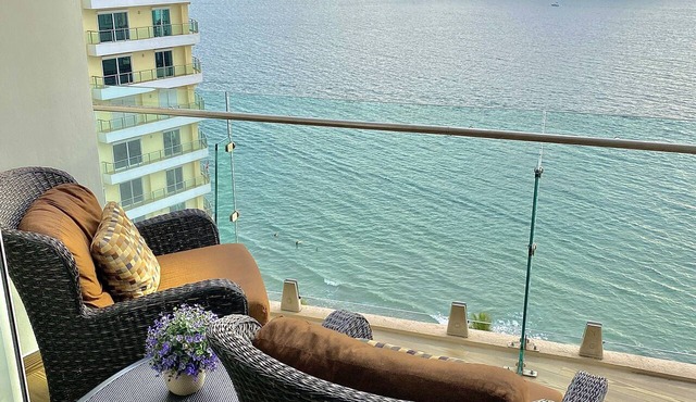 Camino al Mar, Apartment on the Beach with Fabulous Amenities Zona Dorada Pure Luxury