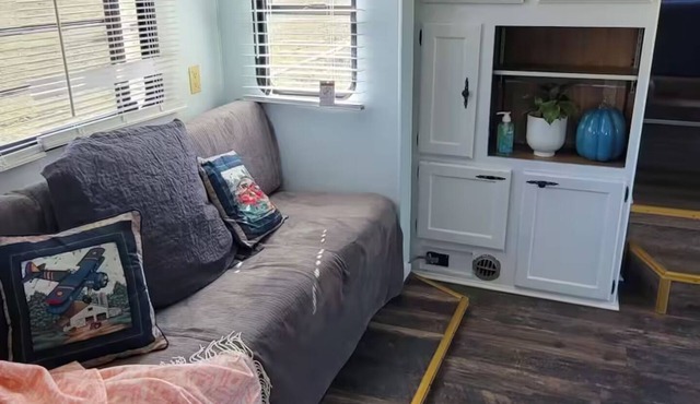 Camper/RV in Tehachapi, California with AC