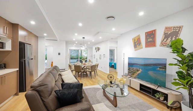 Camperdown: Spacious Apt · 3 Beds + Large Space in Camperdown