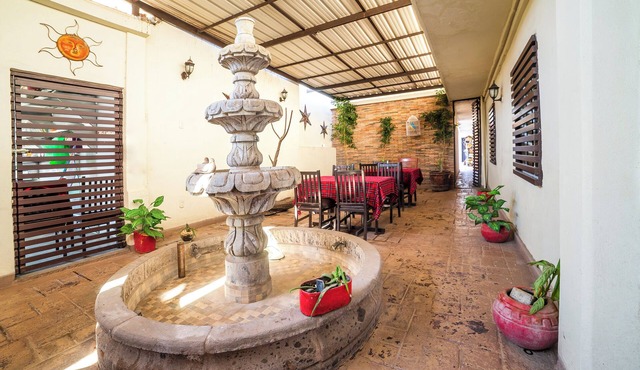 Capital O Hotel Casa Blanca