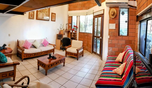 Casa 2BR con Entrepiso Y AC @ Zona Centro