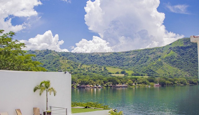 Casa Blanca Laguna by Casa Naiyari