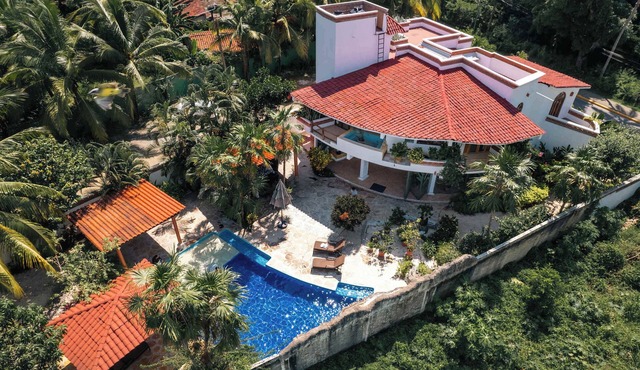 Casa Bravo – Garden Oasis Steps from La Ropa