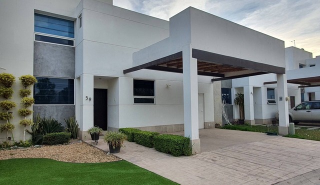 Casa Brendas 59: 3 BR house, best location in Torreon, completely furnished