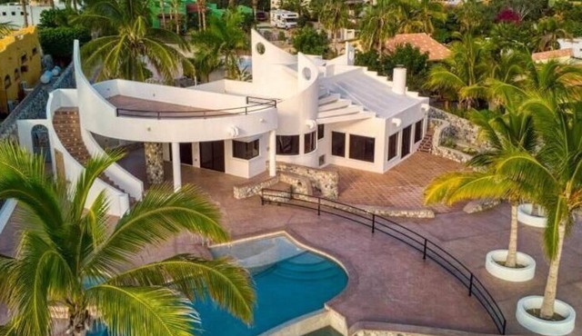 Casa Brisa Del Mar Beach Front Living with Pool and Spa