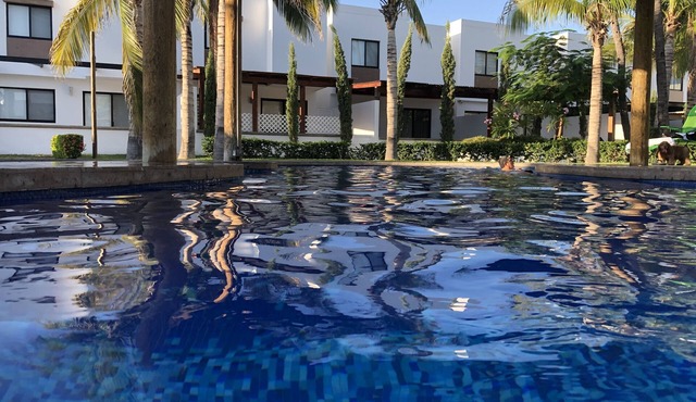 Casa con alberca y mar en lugar relajante y seguro, zona exclusiva de Mazatlán