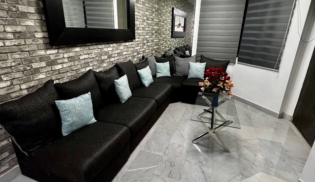Casa con Cinebar, 4 Recamaras 6 Baños, Perfecta Para Familias, en Excelente Zona
