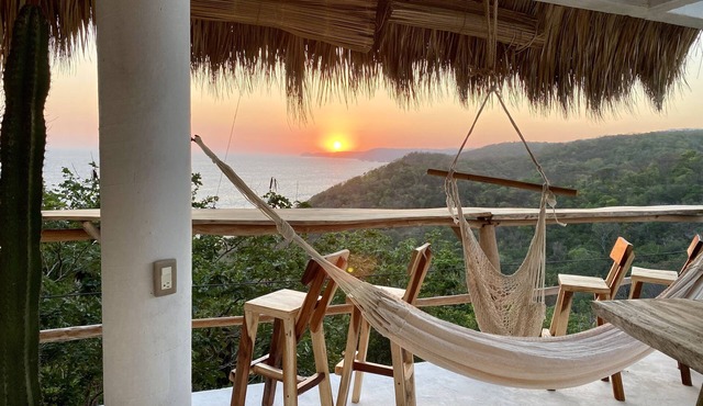 Casa con Palapa y Vista a la Increíble Playa del Pacífico en la Costa Oaxaqueña