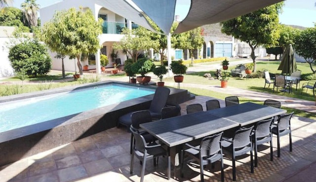 Casa con Recamaras Dobles, Sala y Vista al mar