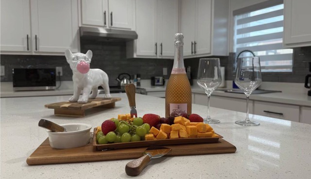 Casa de Arte @ Downtown McAllen shop, dine & relax 4 Bedrooms/3.5 Bathrooms
