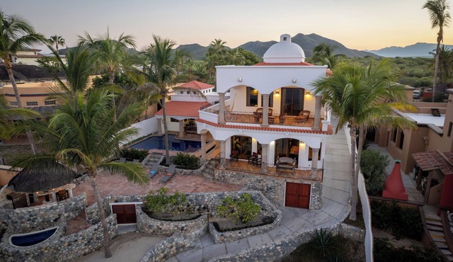 Casa de las Sonrisas - Beachfront Oasis w/Pool