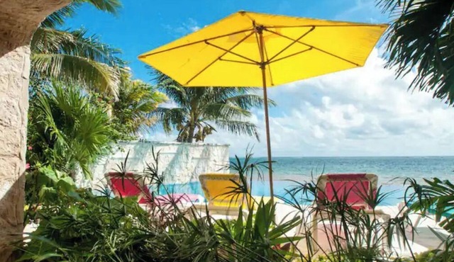 Casa Del Sol BEACHFRONT 7 Bedrm Villa, Infinity Pool, Sleeps 12-16 Option: 5 Rms