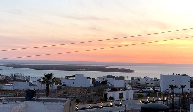 Casa Esperanza - spacious beauty with bay views